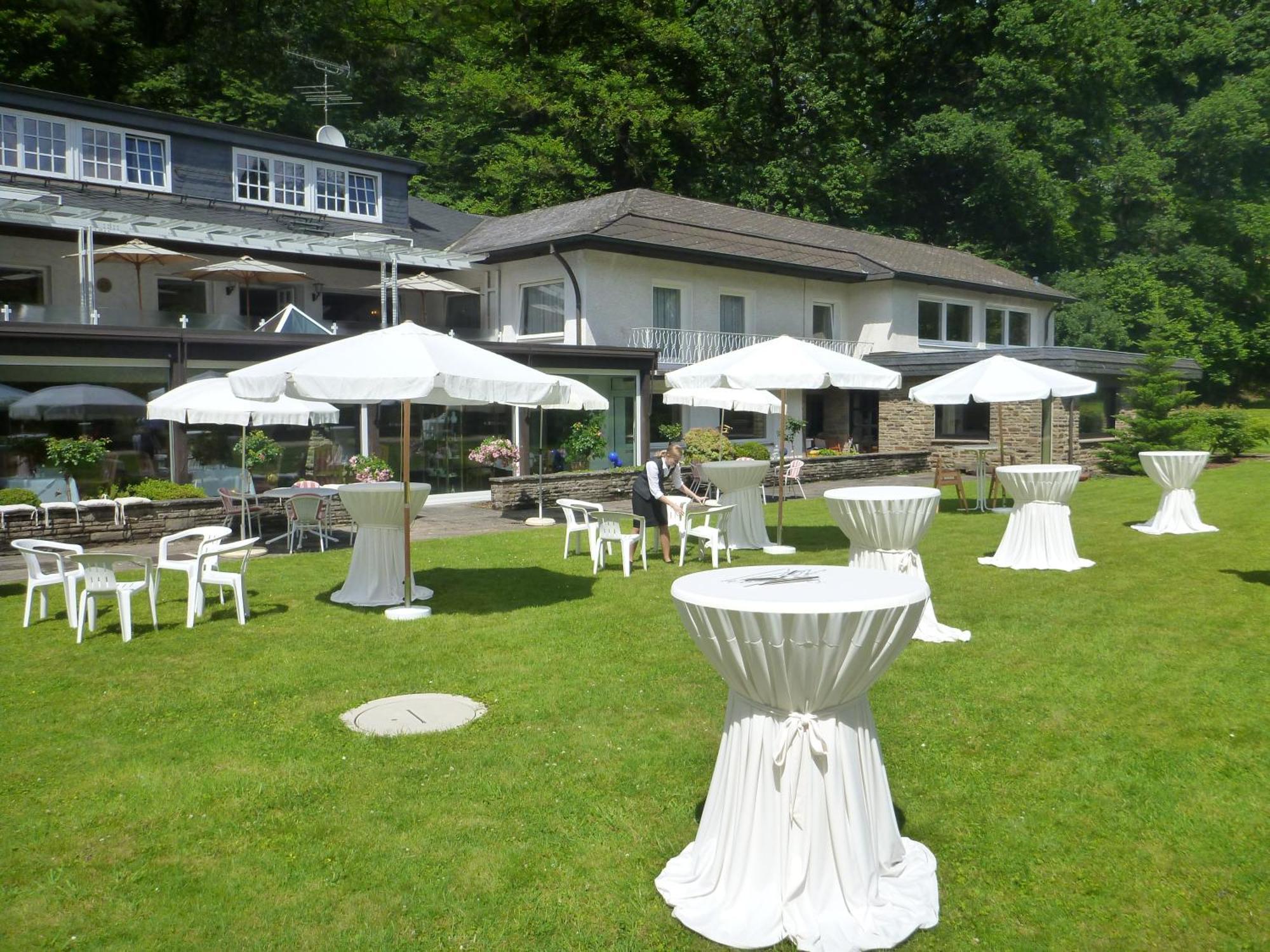 Romantik Waldhotel Mangold Бергиш-Гладбах Экстерьер фото