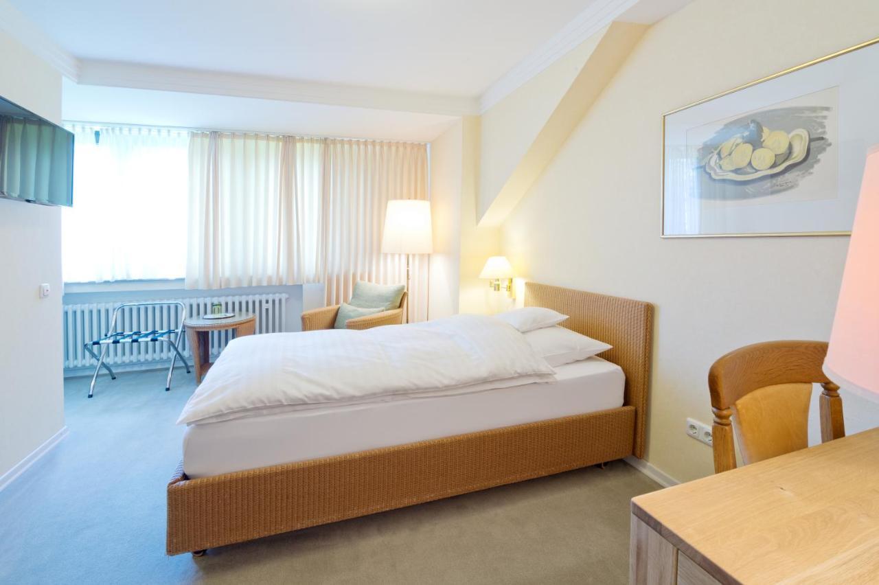 Romantik Waldhotel Mangold Бергиш-Гладбах Экстерьер фото