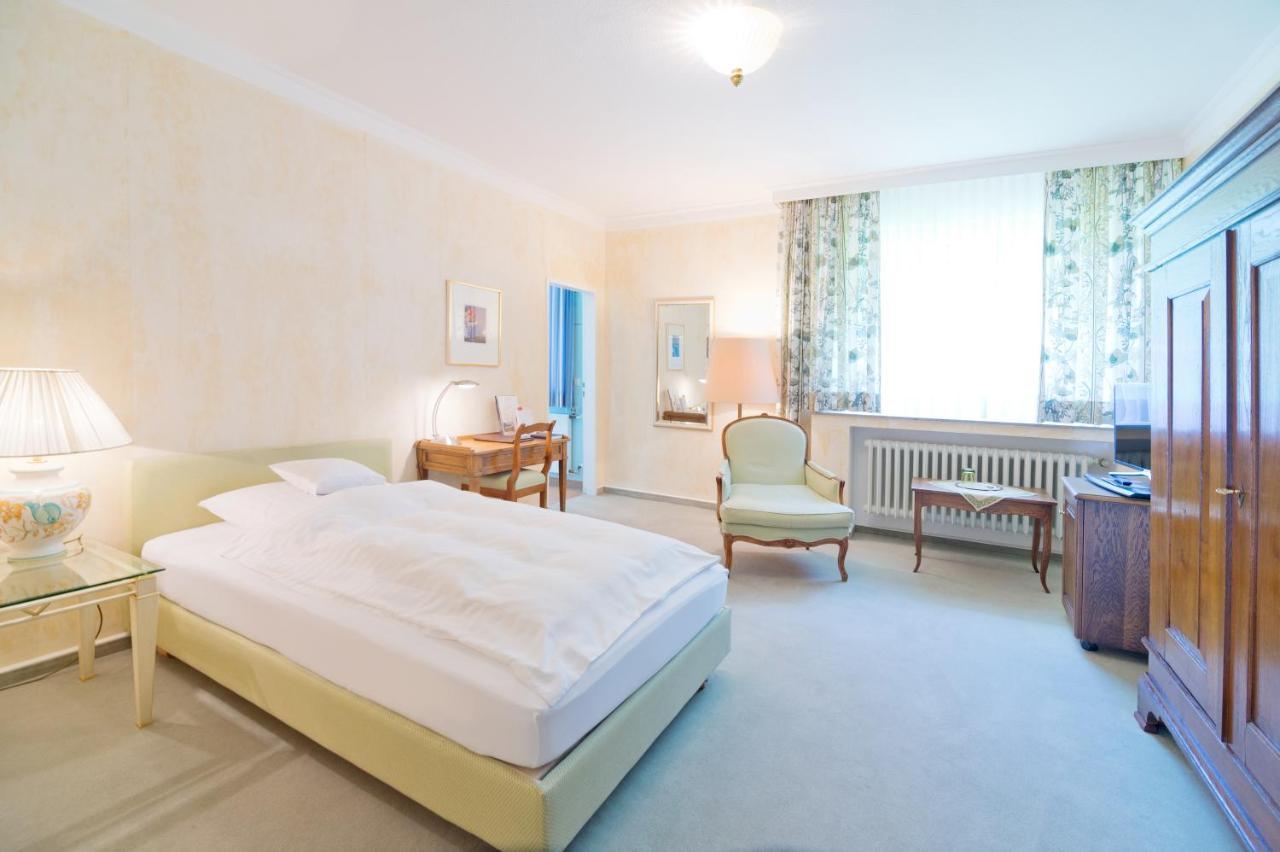 Romantik Waldhotel Mangold Бергиш-Гладбах Экстерьер фото