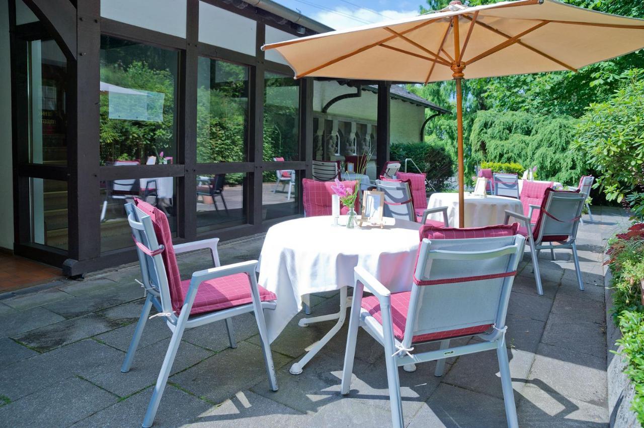 Romantik Waldhotel Mangold Бергиш-Гладбах Экстерьер фото